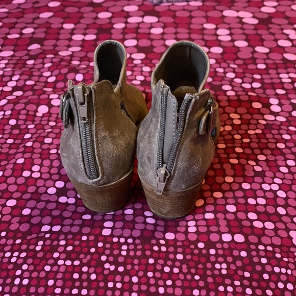 Carlos Santana open toe shoes/ankle booties. - Picture 3 of 9